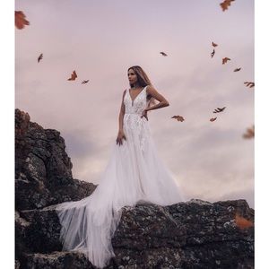 Disney Fairytale Wedding Dress D325 Pocahontas Allure Bridal Gown Retail: $2,599